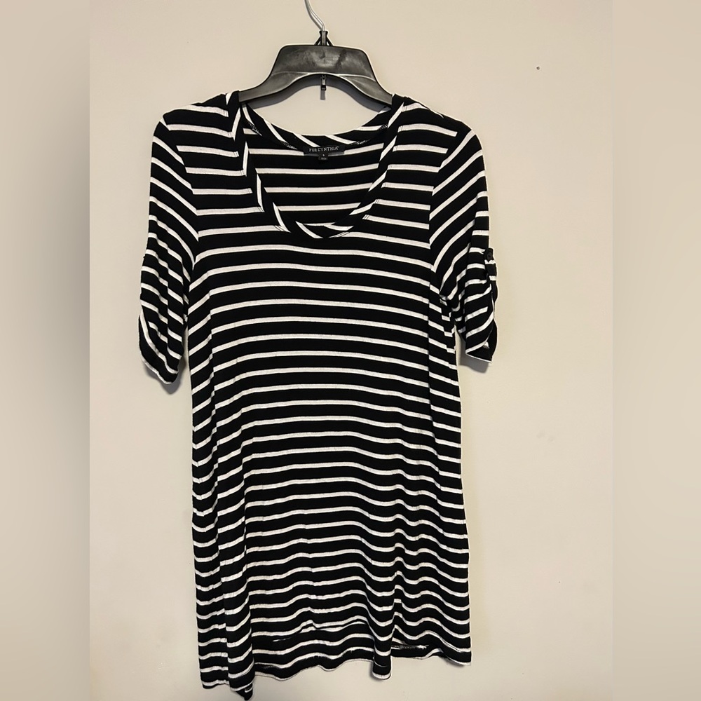 For Cynthia Comfortable Top Dress Blouse Black  and White with short sleeves S